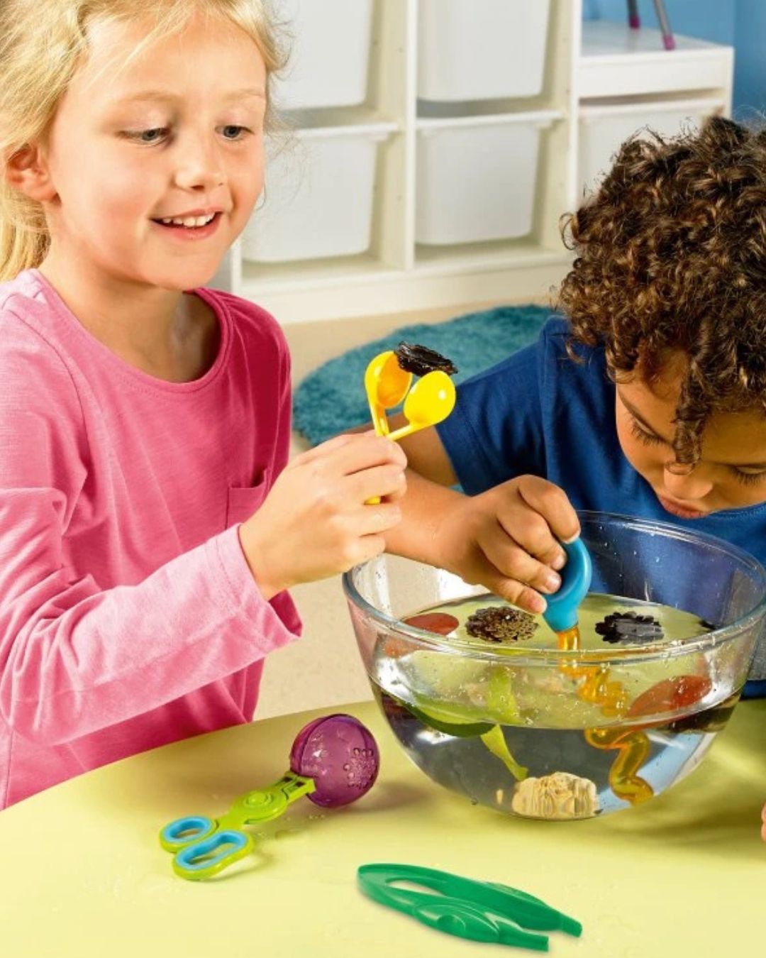 Learning Resources - Sada nástrojů pro jemnou motoriku Helping Hands™ pro výuku ve třídě - 24 ks